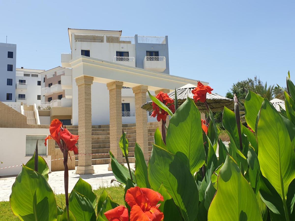 St. George Gardens & Suites Klorakas Exterior photo